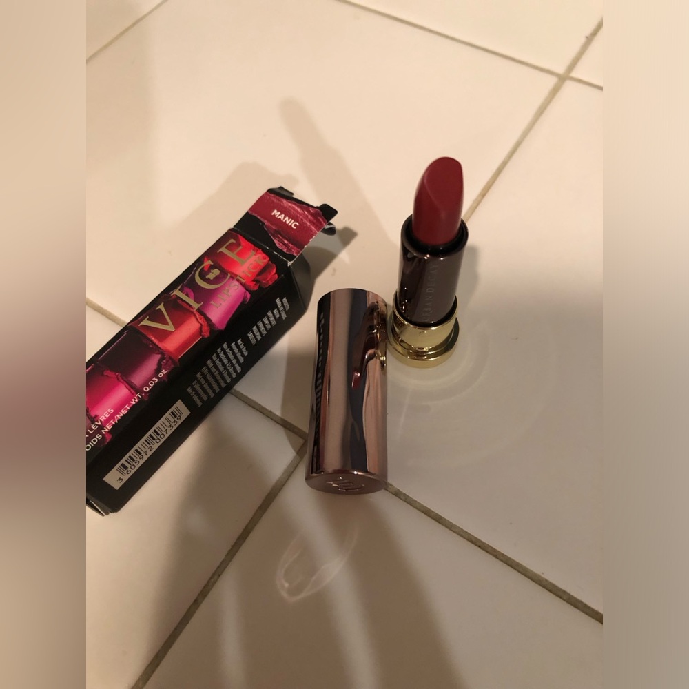 NEW Urban Decay vice lipstick in the color manic